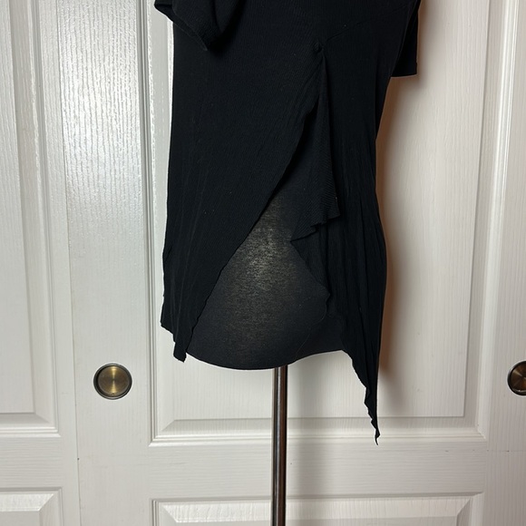 CHEAP MONDAY ASYMMETRICAL BLACK RIBBED SHORT SLEEVE OPEN SLIT BACK BASIC TEE - Picture 4 of 4